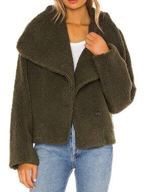 We The Free Women's Sz XS Sherpa Jacket With Oversized Collar & Button Closure